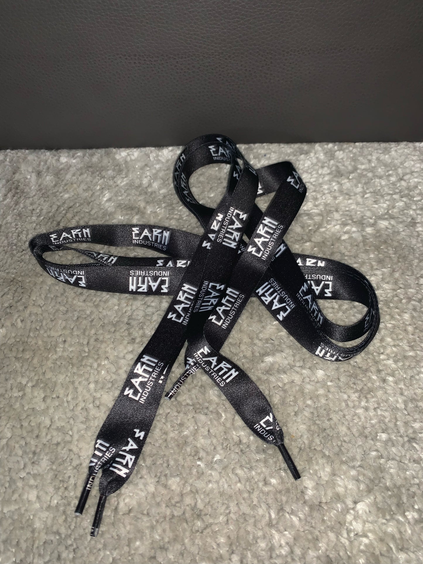 EARN SHOELACE