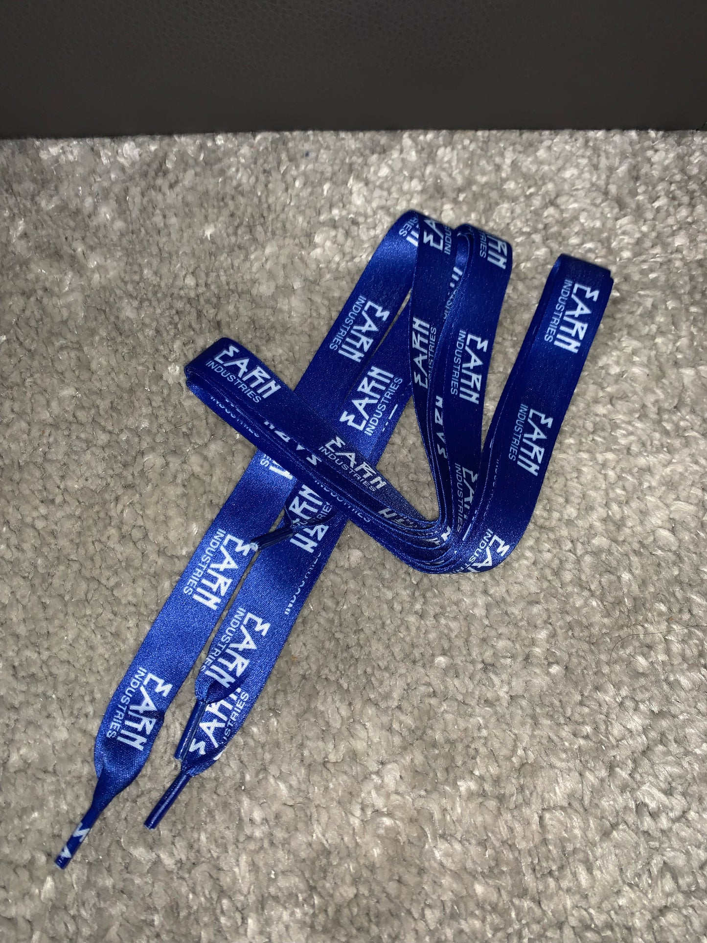 EARN SHOELACE